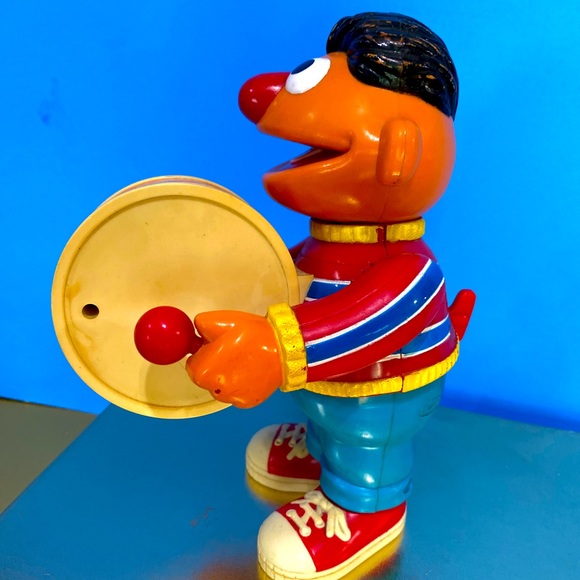 SESAME STREET VINTAGE ERNIE WIND UP DRUMMER TOY BY ILLCO JIM HENSON MUPPETS 7” - Picture 5 of 16